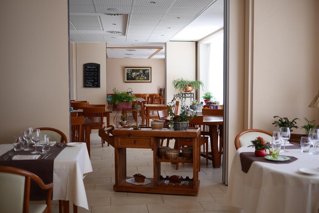 Auberge Aux Deux Sapins Montricher Esterno foto