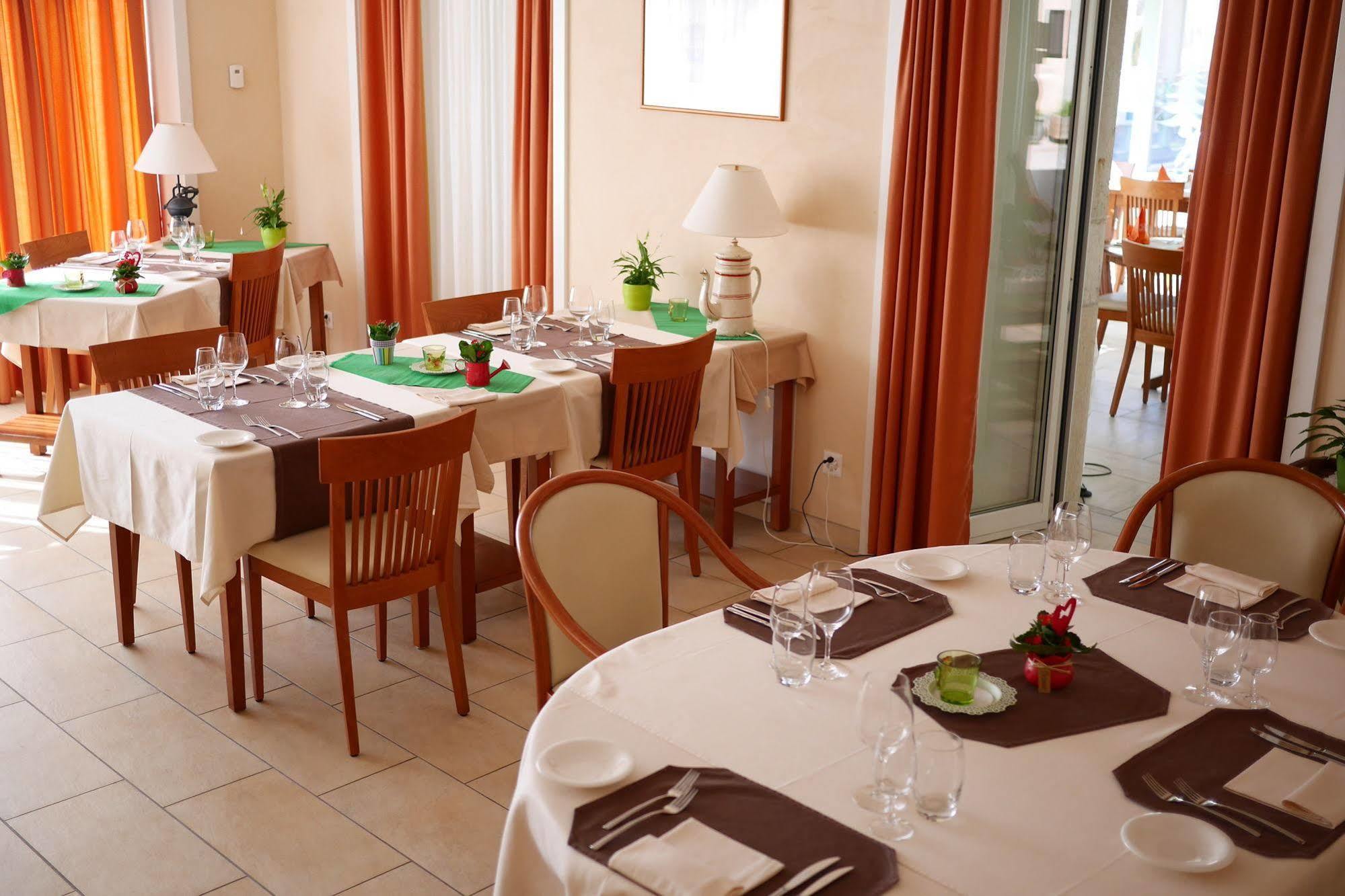 Auberge Aux Deux Sapins Montricher Esterno foto